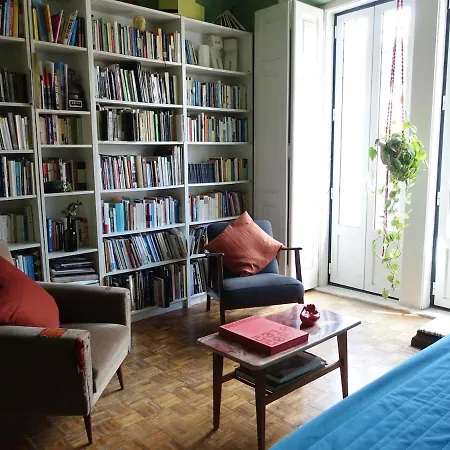Apartment An Artist's Place In *