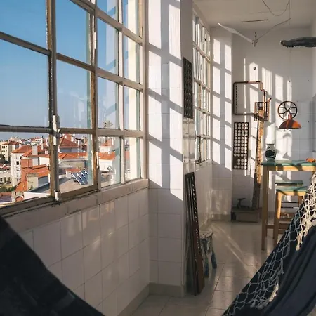 An Artist's Place In Apartamento Lisboa
